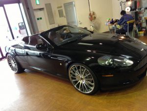 Aston　Martin　DB9!!　☆インダッシュナビ埋め込み☆