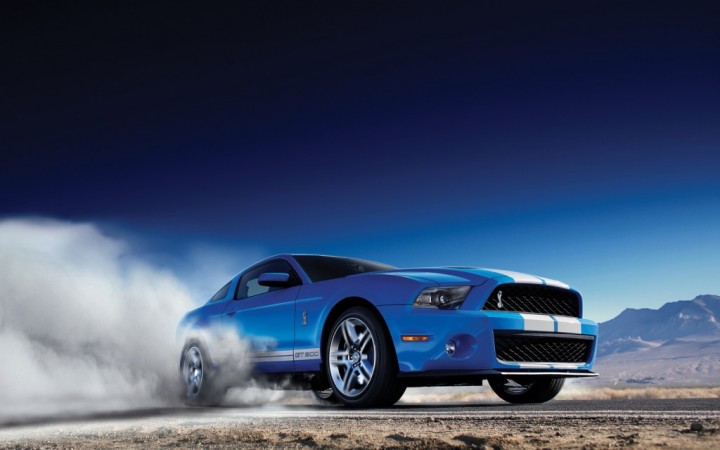 2012-Ford-Mustang-Shelby-GT500-front-three-quarter-burnout