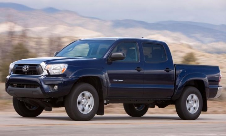 2013_Toyota_Tacoma_3_side