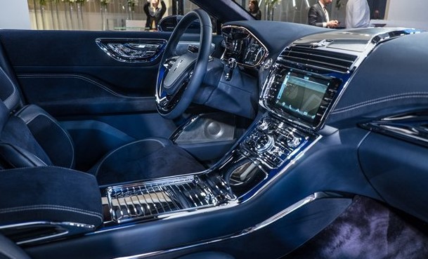 2017-Lincoln-Continental-interior