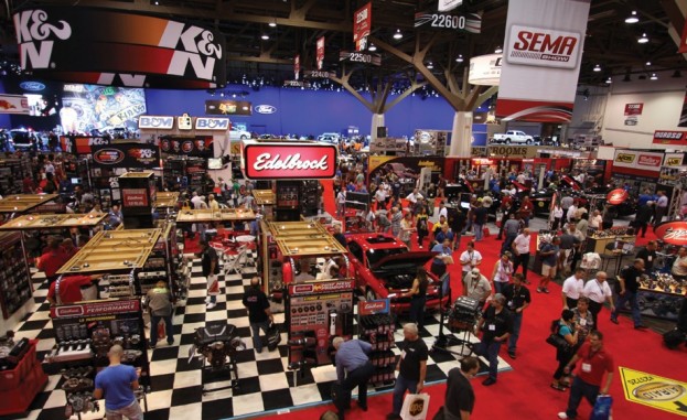 sema-show-crowd