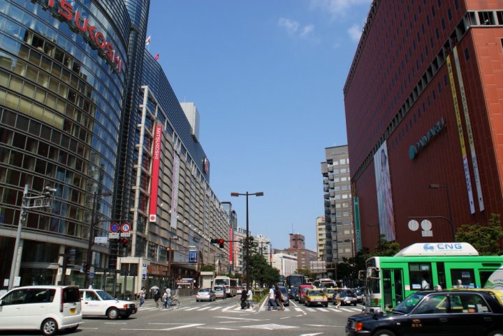 Fukuoka_City_-_Watanabe-dori_Avenue_-_01