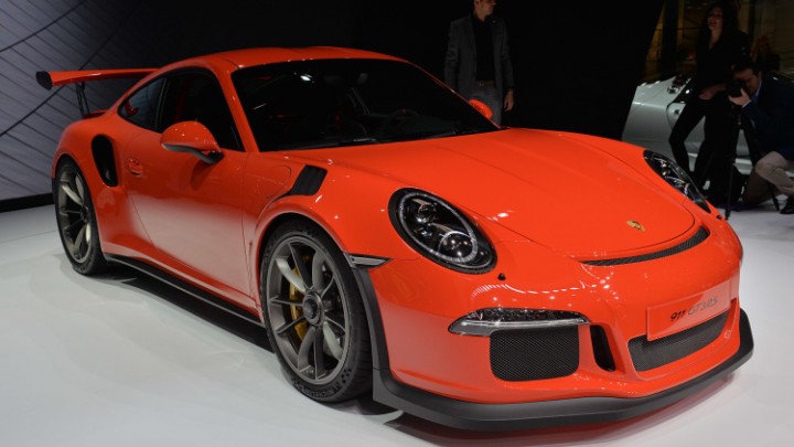 01-2016-porsche-911-gt3rs-geneva-1