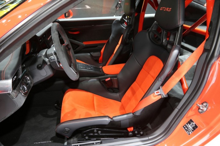 2016-Porsche-911-GT3-RS-seats-02