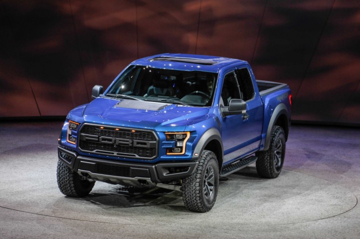 2017-ford-f-150-raptor-front-three-quarter-04