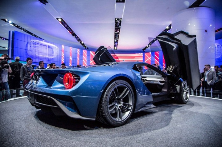 ford-gt-at-2015-detroit-auto-show-rear-three-quarter