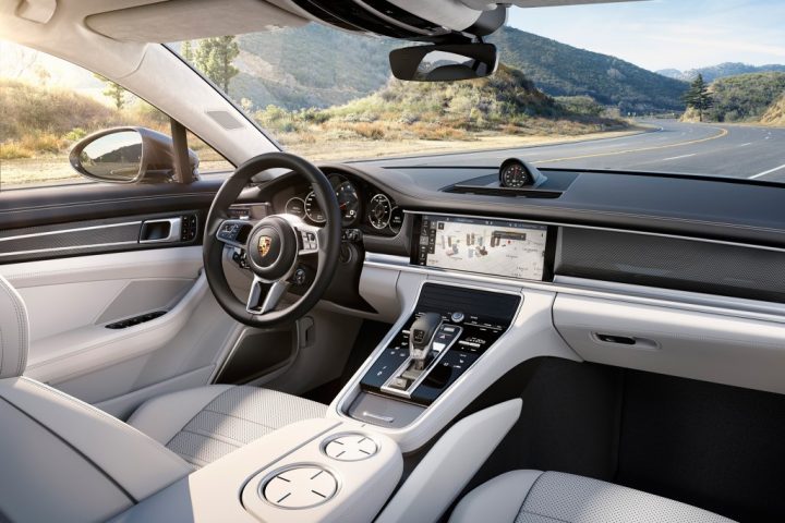 2017-Porsche-Panamera-Turbo-cabin