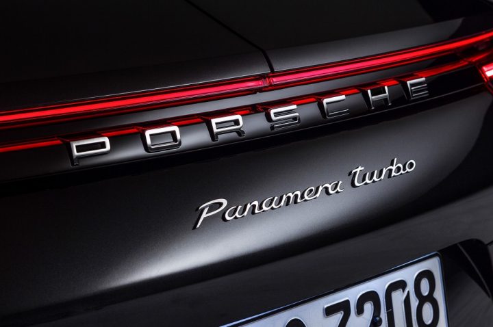 2017-Porsche-Panamera-rear-badges