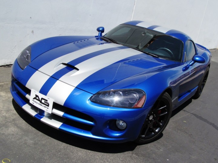 VIPER SRT-10入庫します。