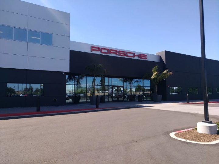 The Porsche Experience Center – Los Angeles